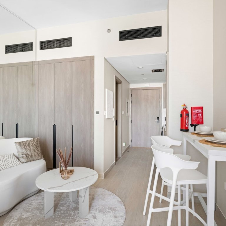 Дубай: Modern Studio in Residence With Pool gym and Paddl