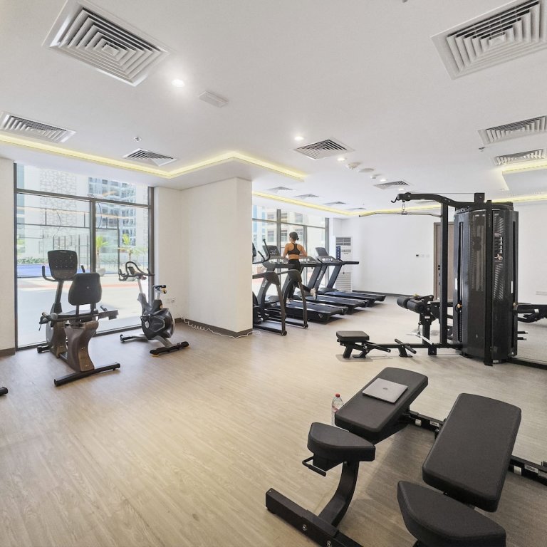 Дубай: Modern Studio in Residence With Pool gym and Paddl