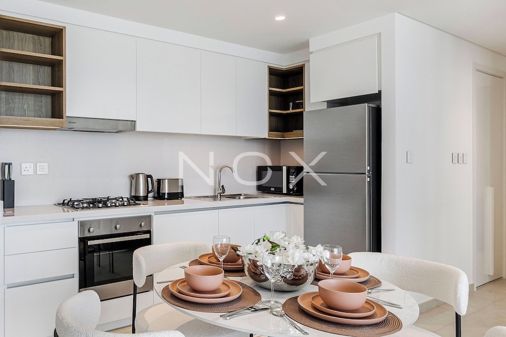 Дубай: Vibrant 1BR Haven Downtown Views 2 T1