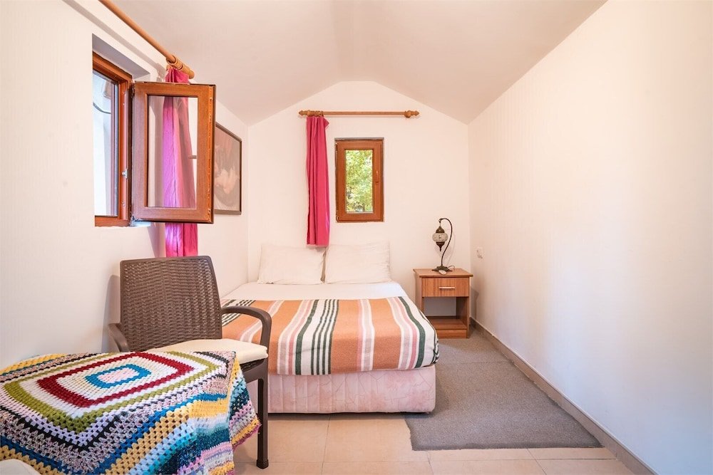 Адрасан: 7 Garden Bungalow & Camping