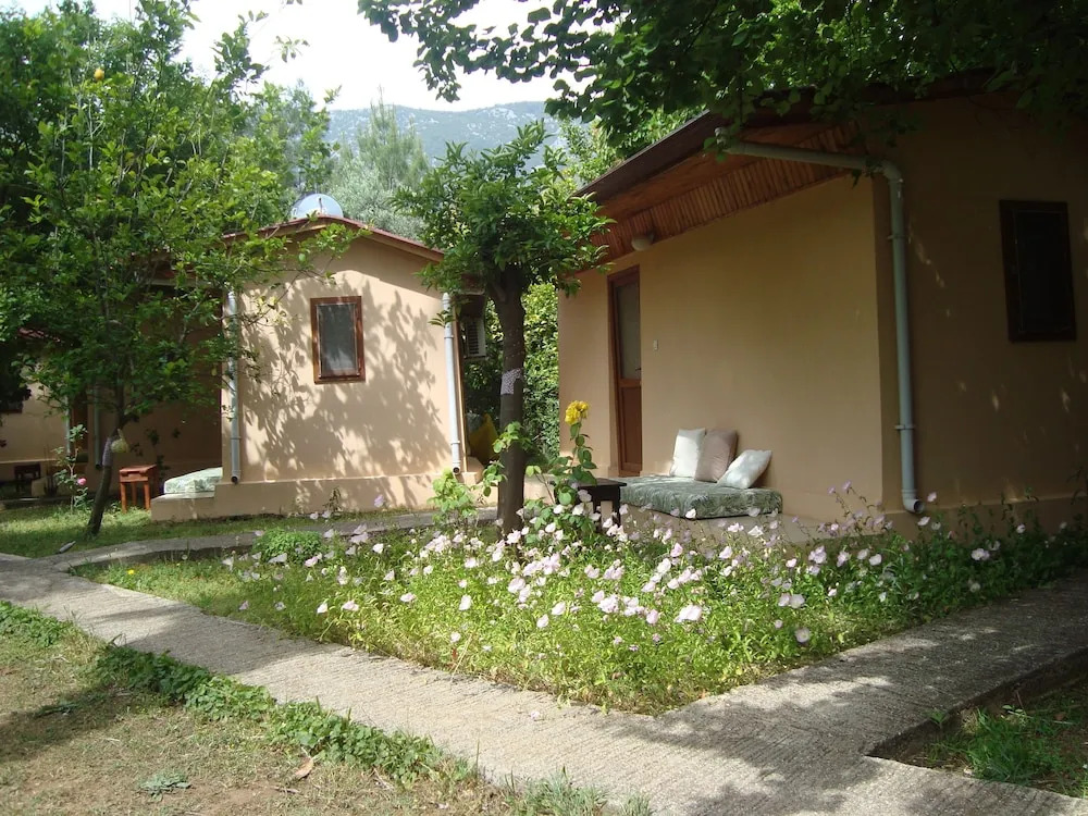 Адрасан: 7 Garden Bungalow & Camping