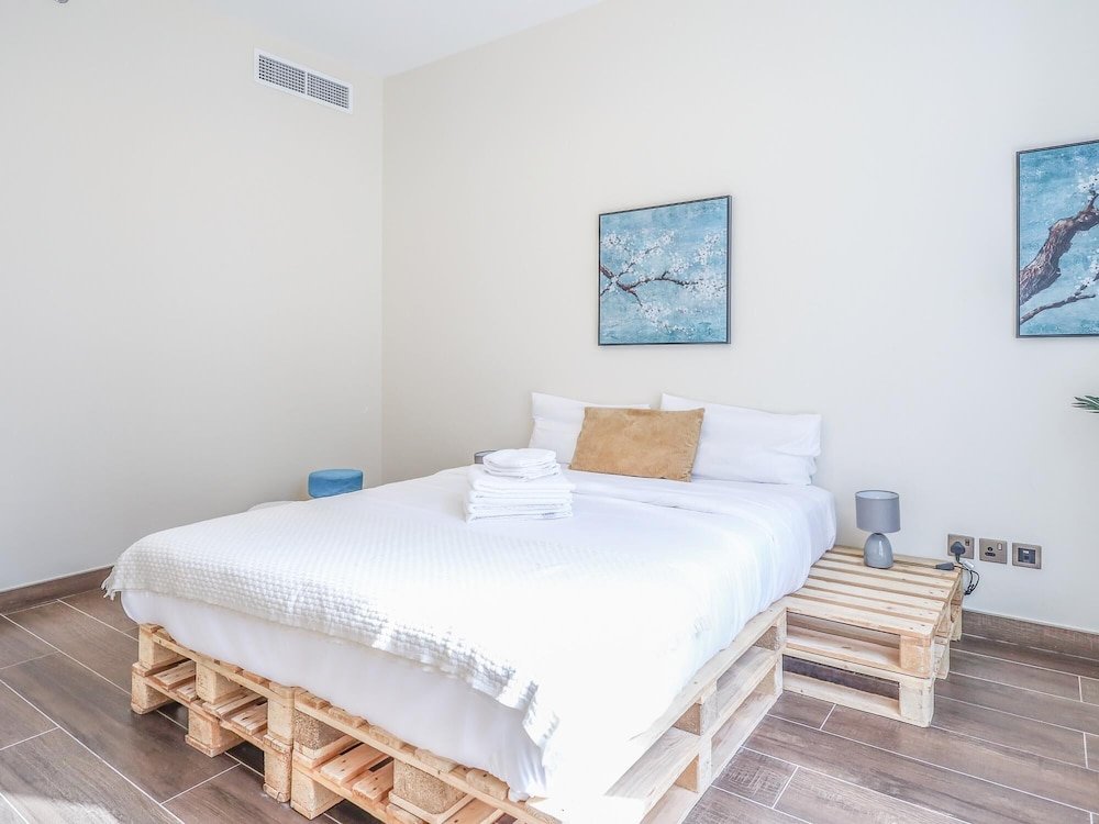 Дубай: Elite LUX Holiday Homes - Vibrant Exquisite Resort Style 1BD in Arjan Dubai