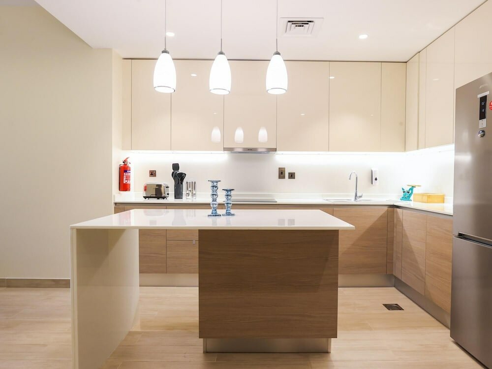 Дубай: Elite LUX Holiday Homes - Enchanting 1BR Apt Games Pool Gym Access in Arjan Dubai