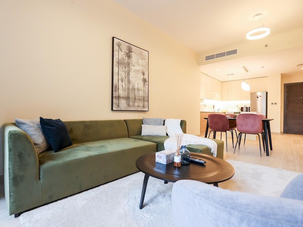 Дубай: Elite LUX Holiday Homes - Enchanting 1BR Apt Games Pool Gym Access in Arjan Dubai