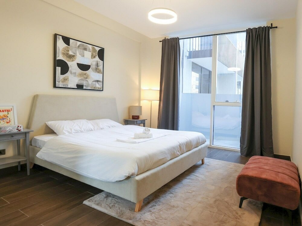 Дубай: Elite LUX Holiday Homes - Enchanting 1BR Apt Games Pool Gym Access in Arjan Dubai