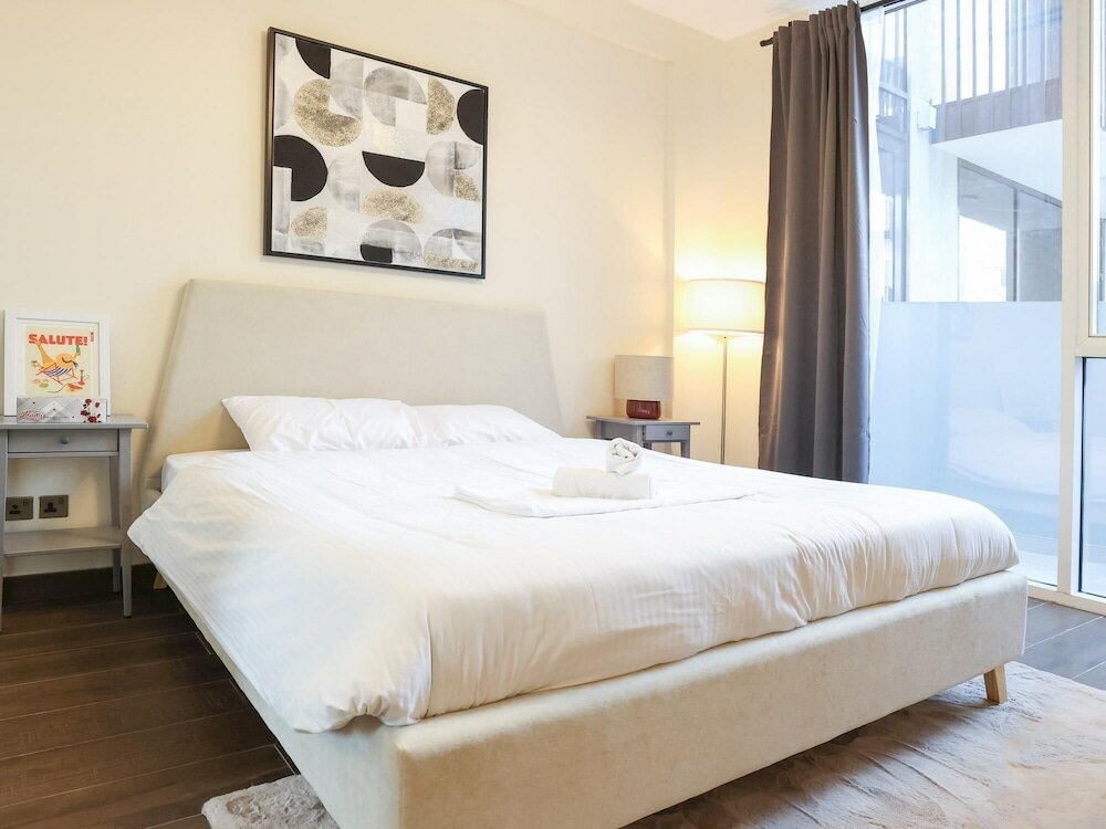 Дубай: Elite LUX Holiday Homes - Enchanting 1BR Apt Games Pool Gym Access in Arjan Dubai