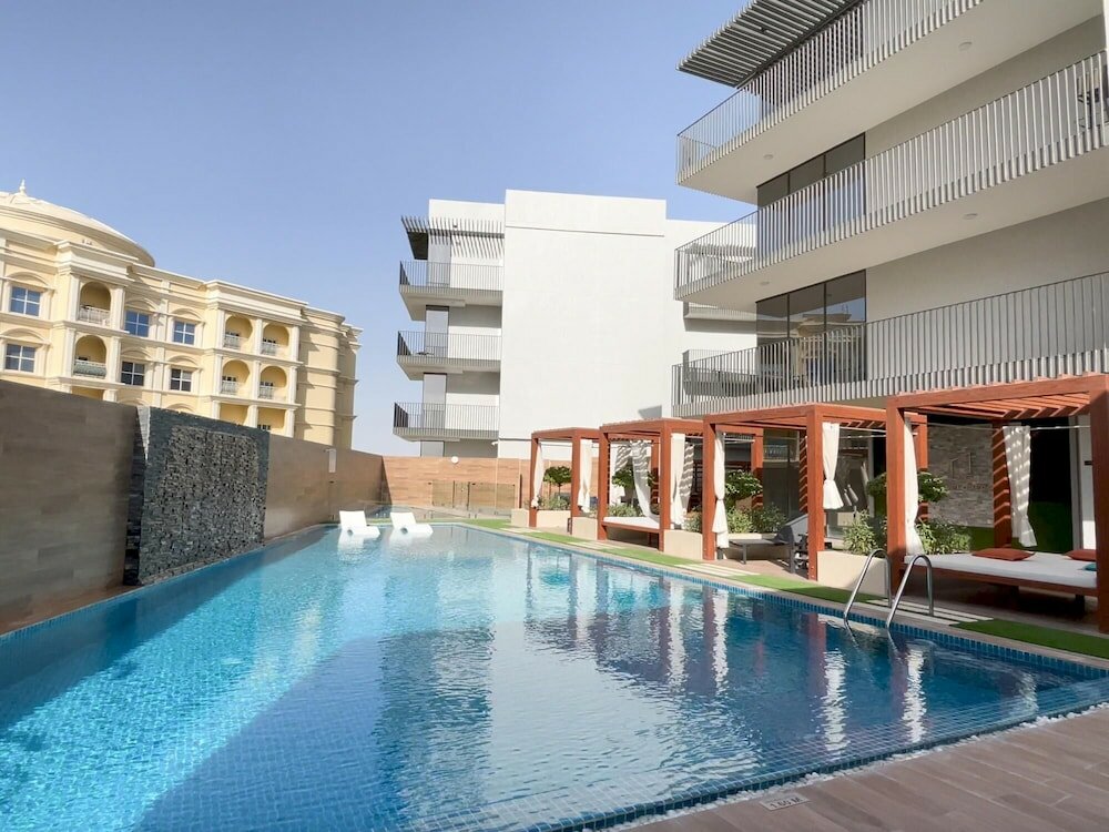 Дубай: Elite LUX Holiday Homes - Enchanting 1BR Apt Games Pool Gym Access in Arjan Dubai