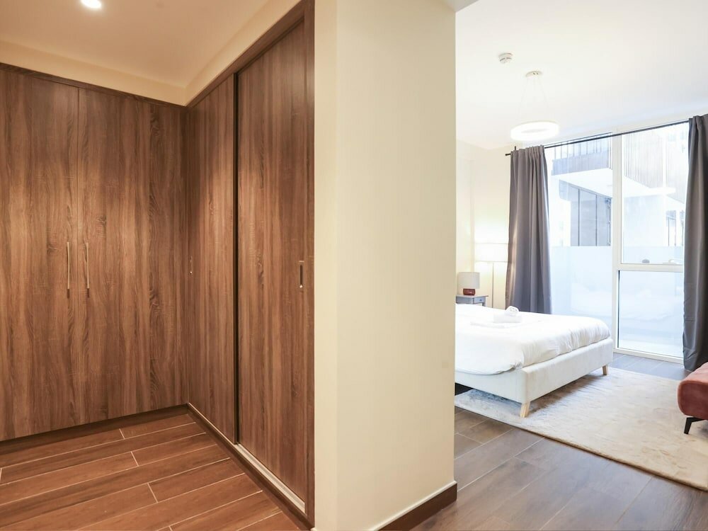 Дубай: Elite LUX Holiday Homes - Enchanting 1BR Apt Games Pool Gym Access in Arjan Dubai