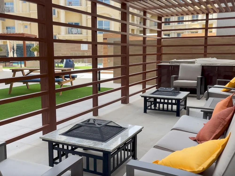 Дубай: Elite LUX Holiday Homes - Captivating 1BR Apt Games Pool Gym in Arjan Dubai
