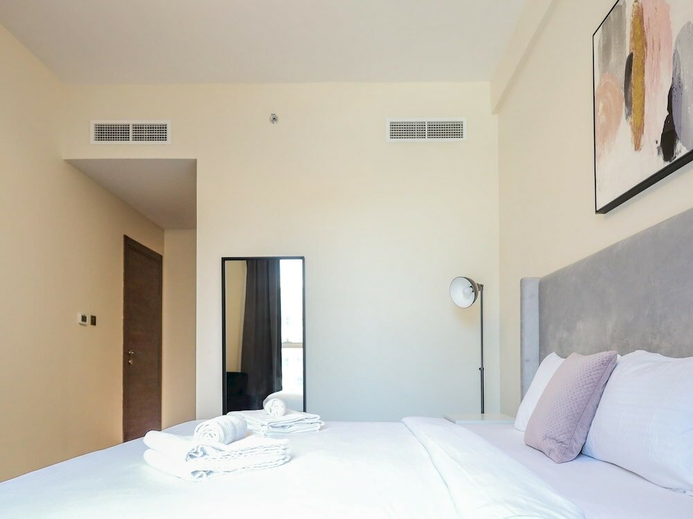 Дубай: Elite LUX Holiday Homes - Captivating 1BR Apt Games Pool Gym in Arjan Dubai