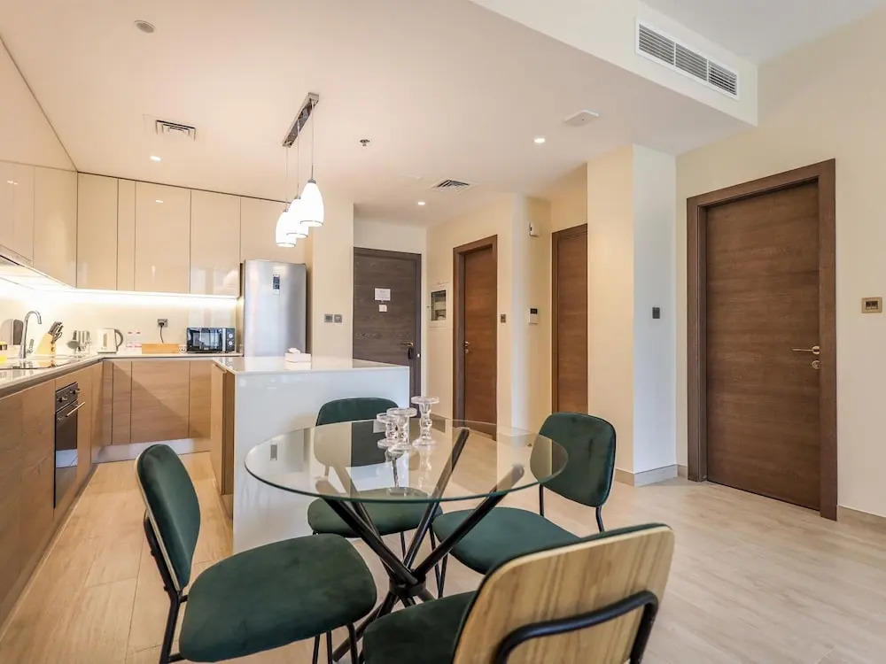 Дубай: Elite LUX Holiday Homes - Captivating 1BR Apt Games Pool Gym in Arjan Dubai