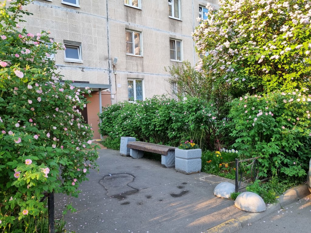 Санкт-Петербург: Квартира двухкомнатная в тихом районе и близко к метро