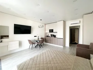 Алушта: Апартаменты Дизайнерская студия LS - Lux- Beautiful Days с видом на горы и море с 15 этажа