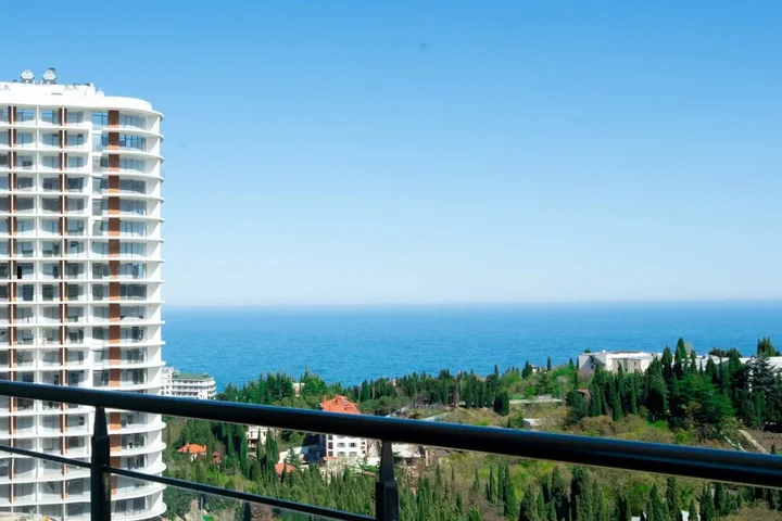 Алушта: Апартаменты LS-Hi-Tech Emotion с видом на море со 2 этажа