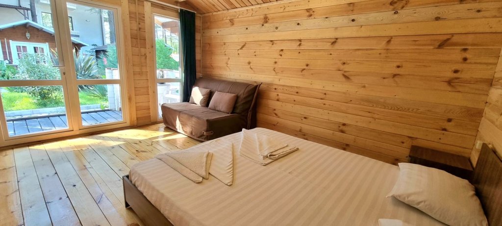 Пицунда: Курортный отель Eco House Pitiunt