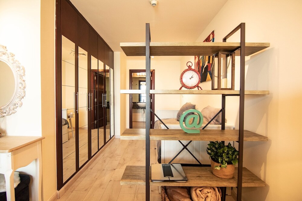 Дубай: Lux BNB Jumeirah Lake Towers