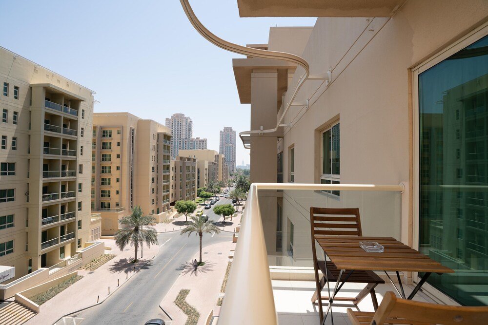 Дубай: Lux Bnb The Greens & Views