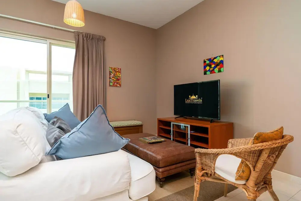 Дубай: Lux Bnb The Greens & Views