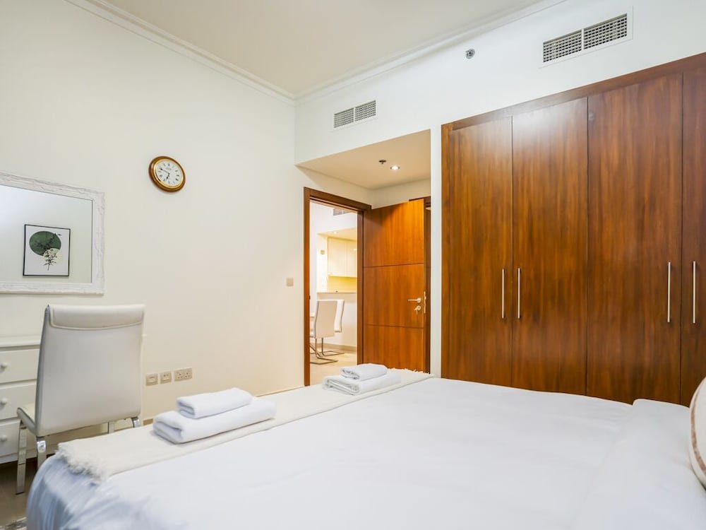 Дубай: Vacay Lettings - Burj Vista Tower 1