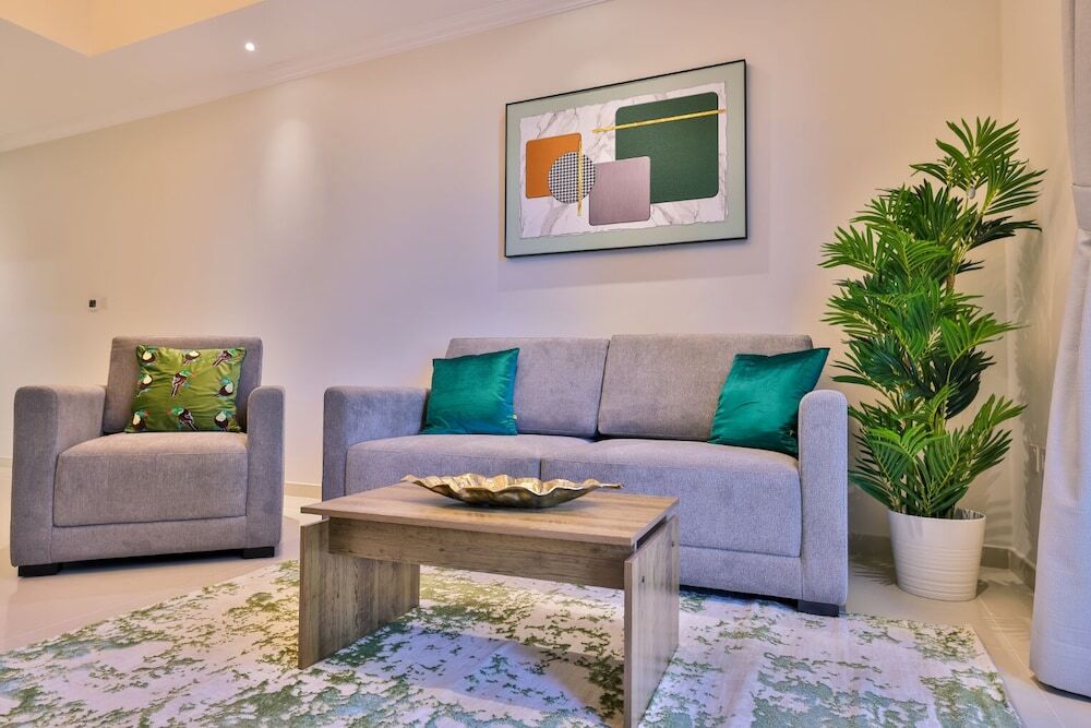 Дубай: Luxe Apartments near Dubai Mall, Burj Khalifa - Pool, Gym, & Parking by Sojo Stay