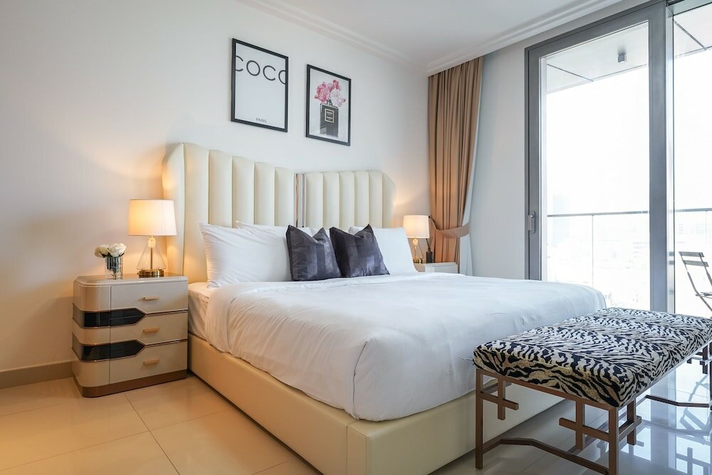 Дубай: Luxurious & Stylish Apartments Across Dubai Mall - Burj Khalifa - City Views by Sojo Stay