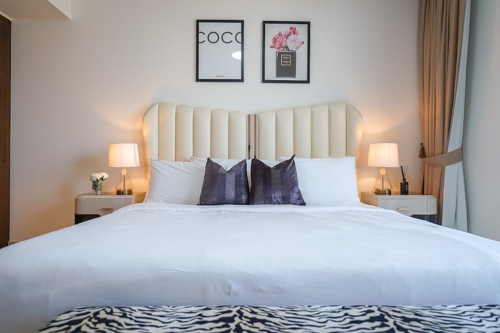 Дубай: Luxurious & Stylish Apartments Across Dubai Mall - Burj Khalifa - City Views by Sojo Stay