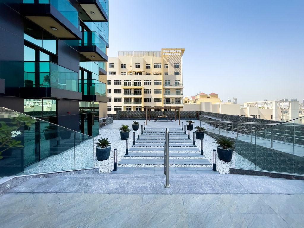 Дубай: Апартаменты The Square Tower JVC Studio with Top City View