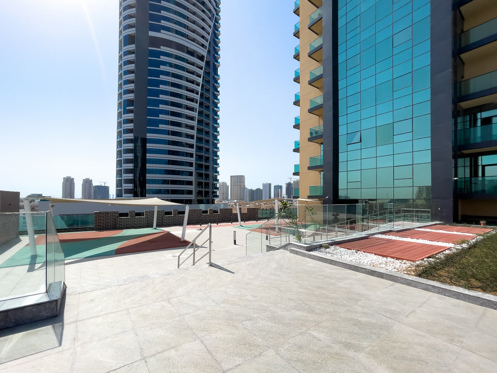 Дубай: Апартаменты The Square Tower JVC Studio with Top City View