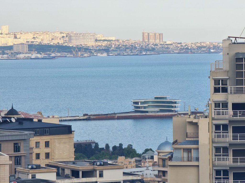 Баку: Апартаменты Narimanov Sea View by Bakuapart