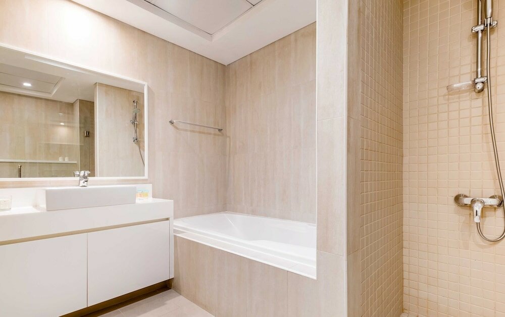 Дубай: LUX The JBR Beach Sea View Suite