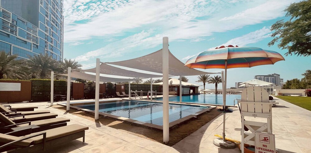 Дубай: LUX The JBR Beach Sea View Suite