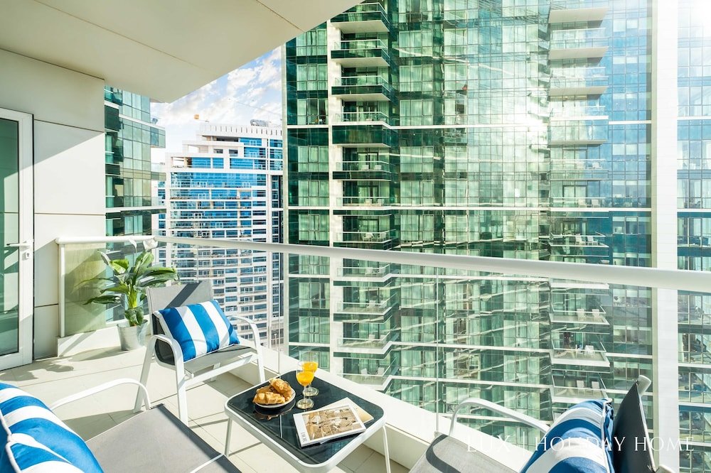 Дубай: LUX The JBR Beach Sea View Suite