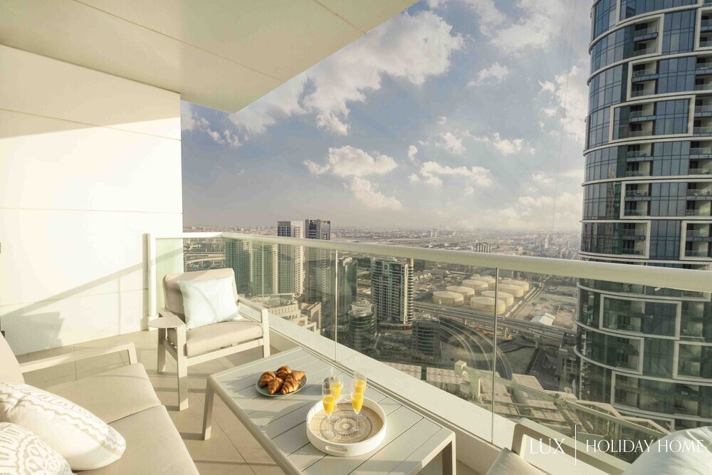 Дубай: LUX The JBR Beach Sea View Suite