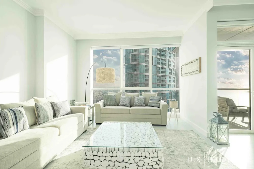 Дубай: LUX The JBR Beach Sea View Suite