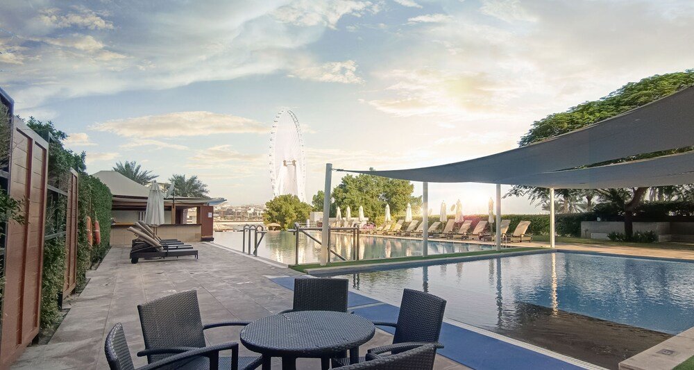 Дубай: LUX The JBR Beach Sea View Suite
