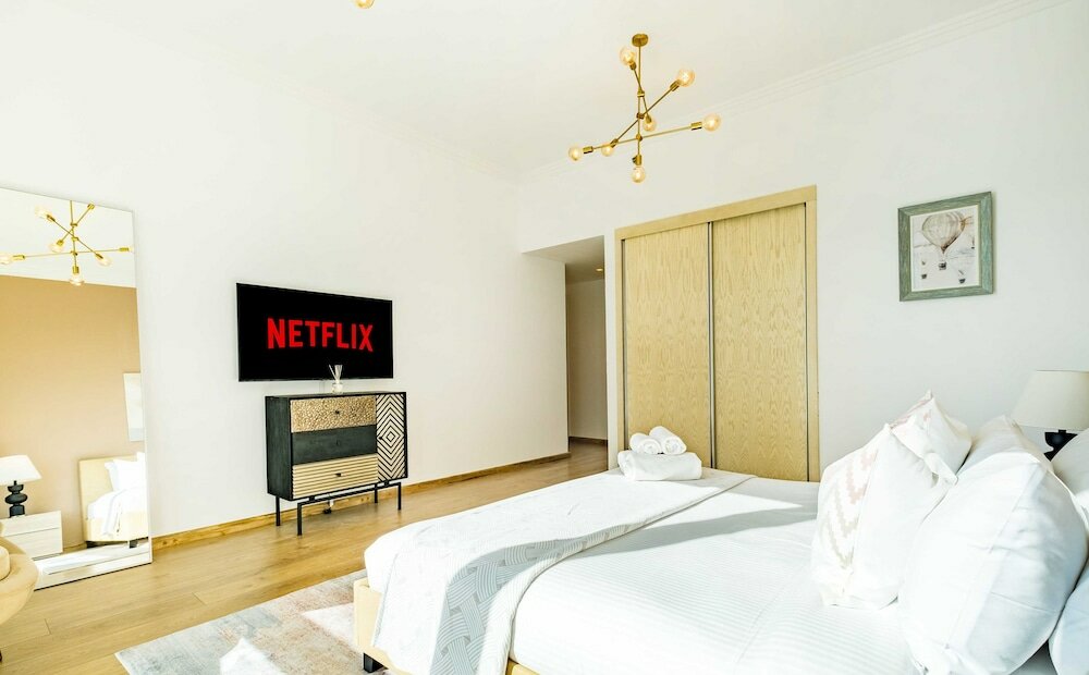 Дубай: LUX The JBR Beach Sea View Suite