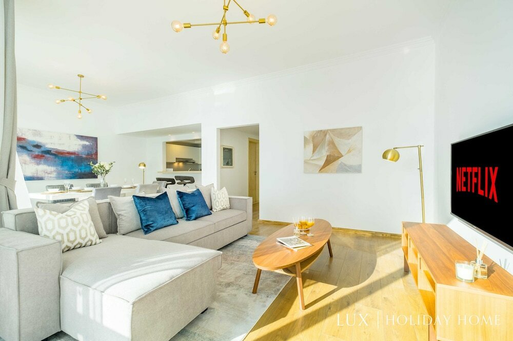 Дубай: LUX The JBR Beach Sea View Suite