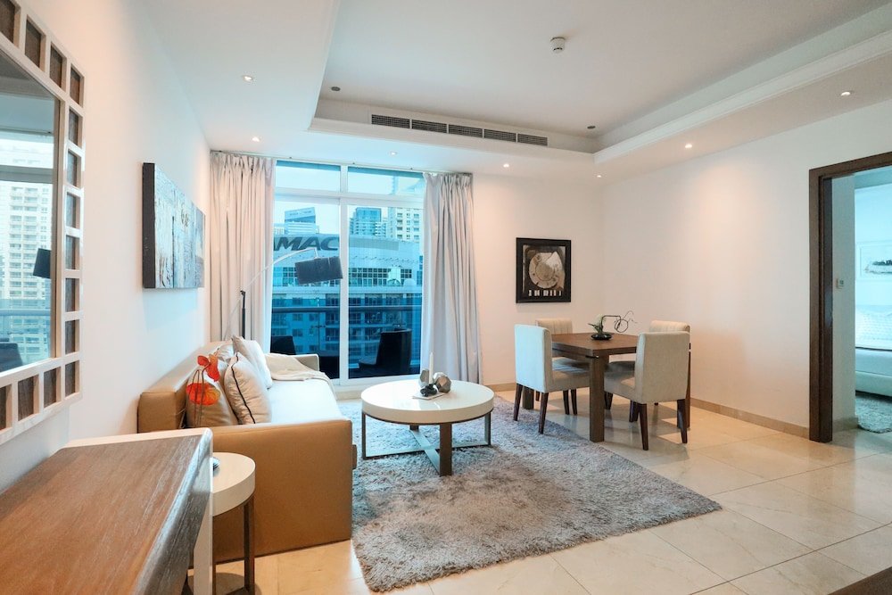 Дубай: Orra Marina by Higuests Vacation Homes
