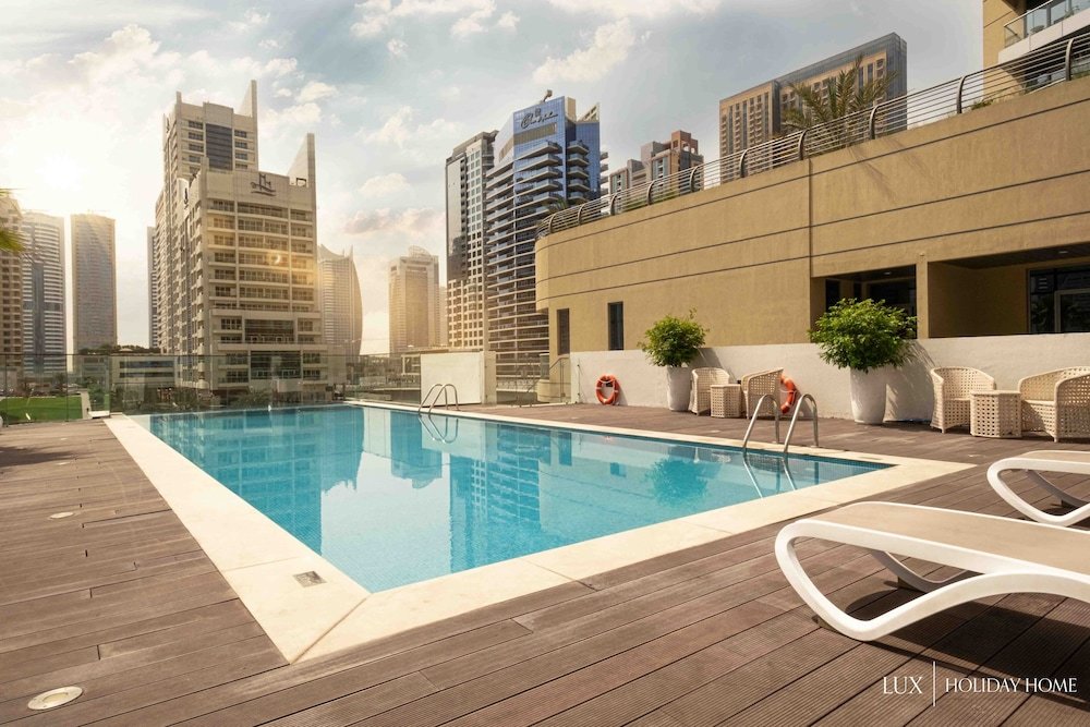 Дубай: LUX  LIV Contemporary Marina View Suite