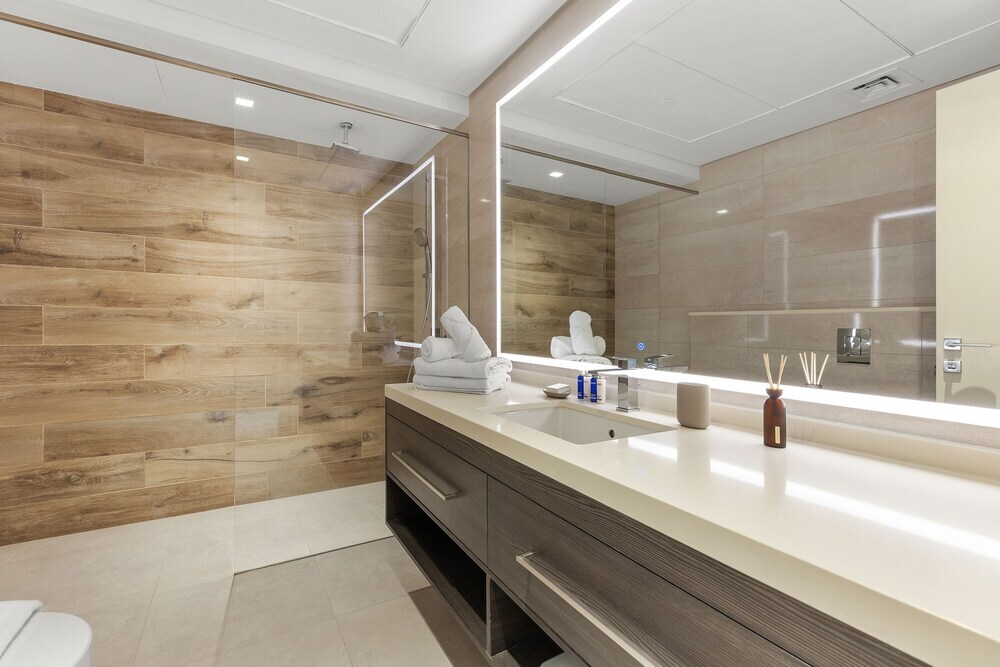 Дубай: Maison Privee - Trendy Apt with Dazzling Views Top-Class Facilities-Banyan Tree