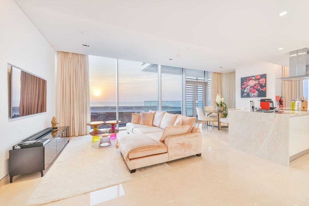 Дубай: Posh Oceanfront 2BR in Bluewaters Island