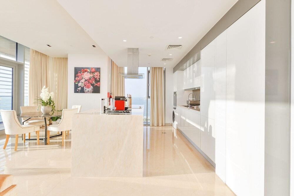 Дубай: Posh Oceanfront 2BR in Bluewaters Island