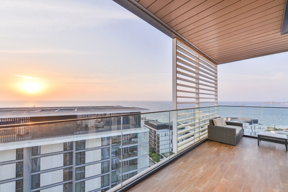 Дубай: Posh Oceanfront 2BR in Bluewaters Island