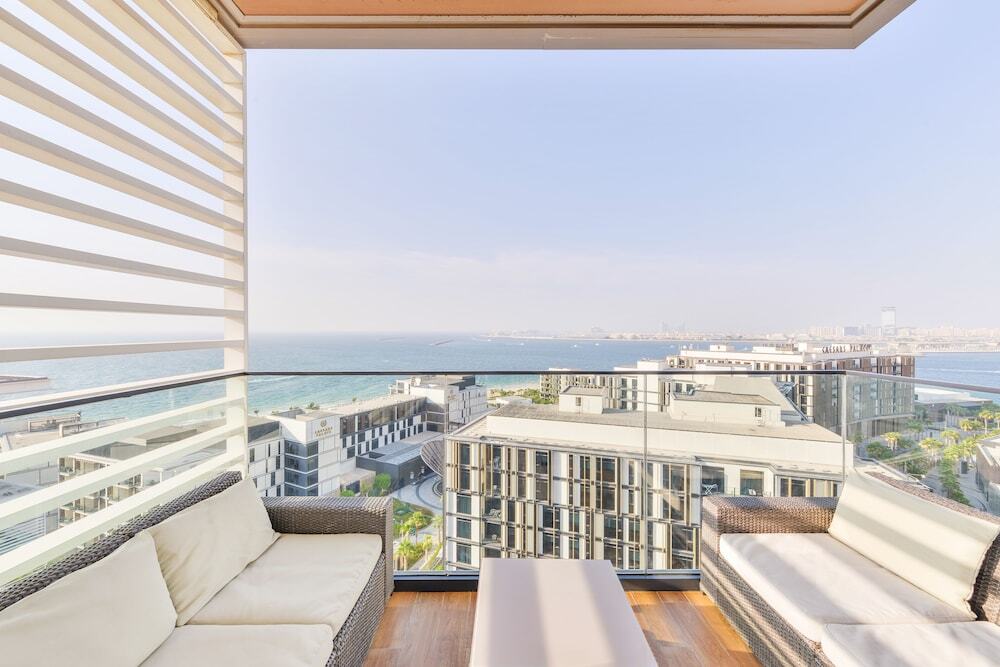 Дубай: Posh Oceanfront 2BR in Bluewaters Island