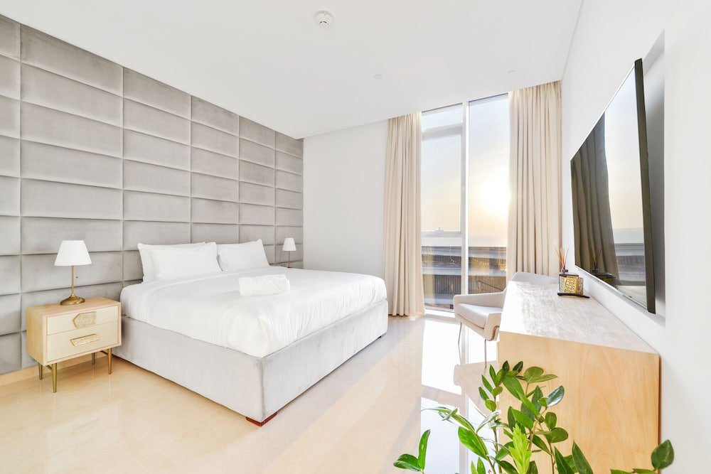 Дубай: Posh Oceanfront 2BR in Bluewaters Island