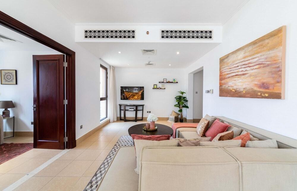 Дубай: Luxury Living Next to Dubai Mall Burj Khalifa
