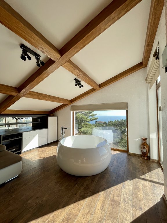 Восход: Вилла Villa Rose