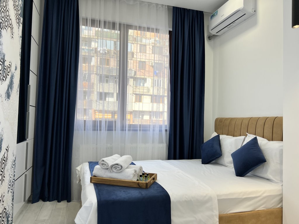Ереван: Апартаменты  Stylish apt city center, BW