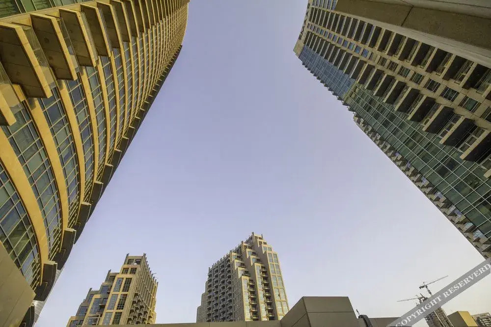 Дубай: The Lofts Towers by Maison Privee