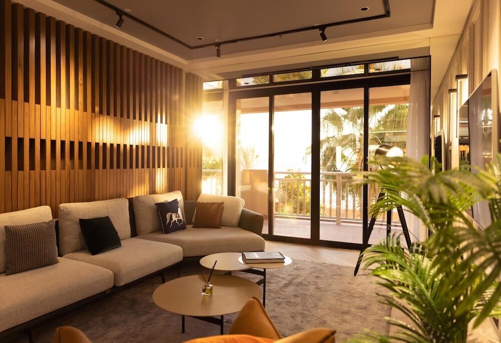 Дубай: Deluxe 2BR Apartment at Anantara North Residences